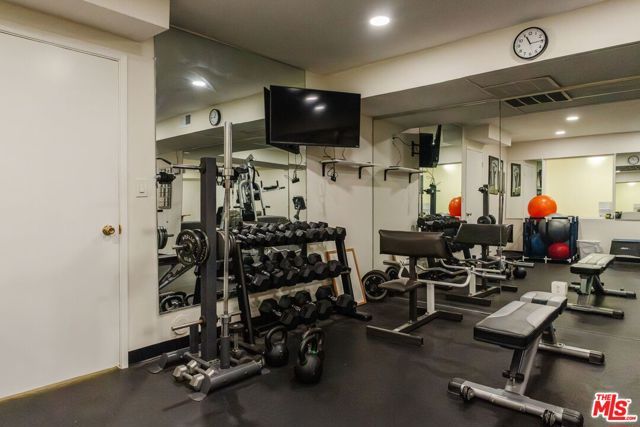 1230 N Sweetzer Avenue 204, West Hollywood, CA 90069