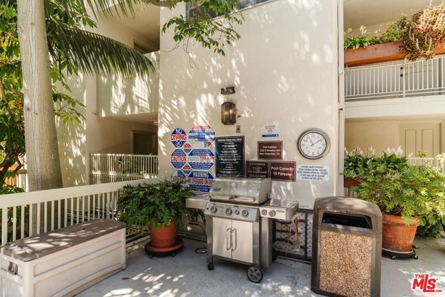 1230 N Sweetzer Avenue 204, West Hollywood, CA 90069