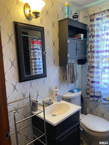 3822 4TH Avenue B, East Moline, IL 61244