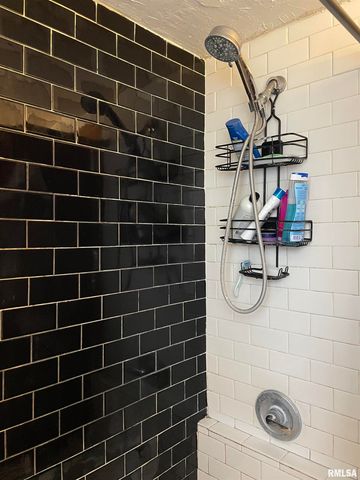 3822 4TH Avenue B, East Moline, IL 61244