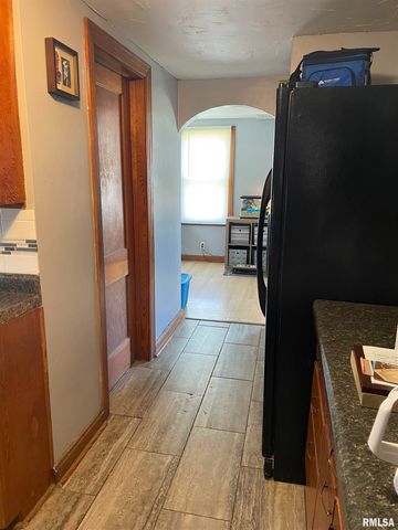 3822 4TH Avenue B, East Moline, IL 61244