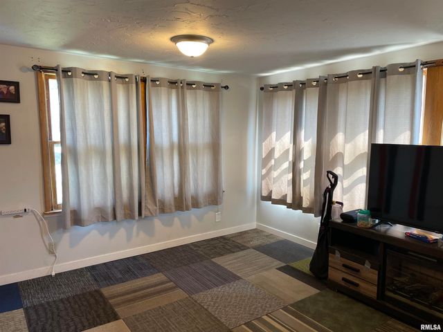 3822 4TH Avenue B, East Moline, IL 61244