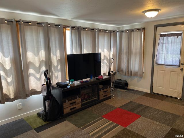 3822 4TH Avenue B, East Moline, IL 61244