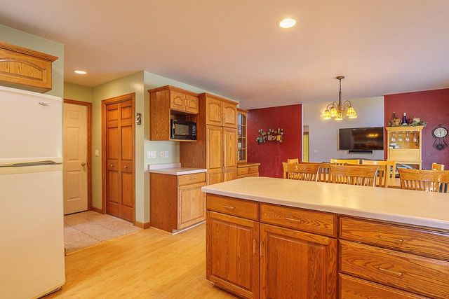3658 SHILOH ROAD, Suamico, WI 54173