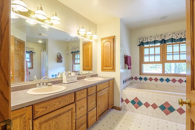 3658 SHILOH ROAD, Suamico, WI 54173