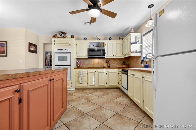 9403 E 159th Street North, Collinsville, OK 74021