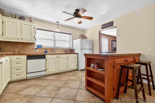 9403 E 159th Street North, Collinsville, OK 74021