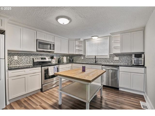 4020 GARY St Ne, Keizer, OR 97303