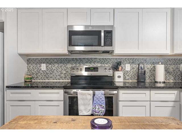 4020 GARY St Ne, Keizer, OR 97303