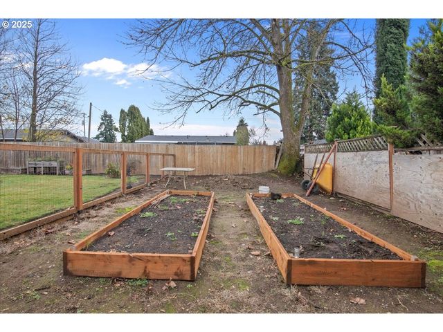 4020 GARY St Ne, Keizer, OR 97303