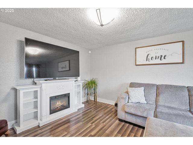 4020 GARY St Ne, Keizer, OR 97303