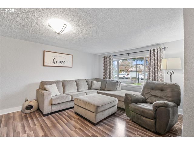 4020 GARY St Ne, Keizer, OR 97303