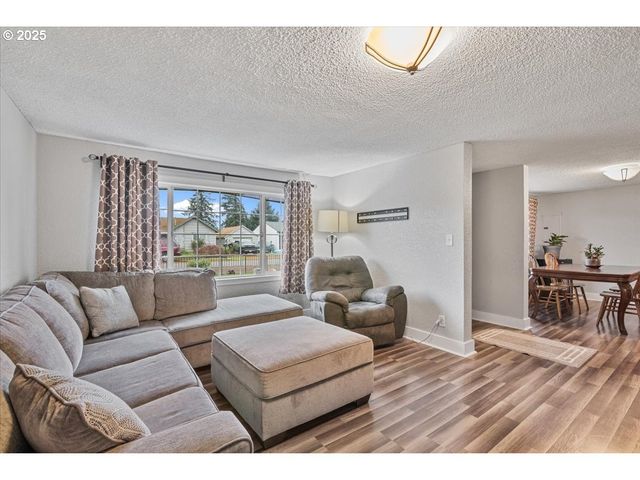 4020 GARY St Ne, Keizer, OR 97303