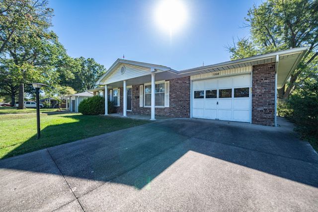 1208 LONDON DR, Columbia, MO 65203