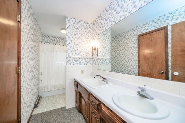 1208 LONDON DR, Columbia, MO 65203