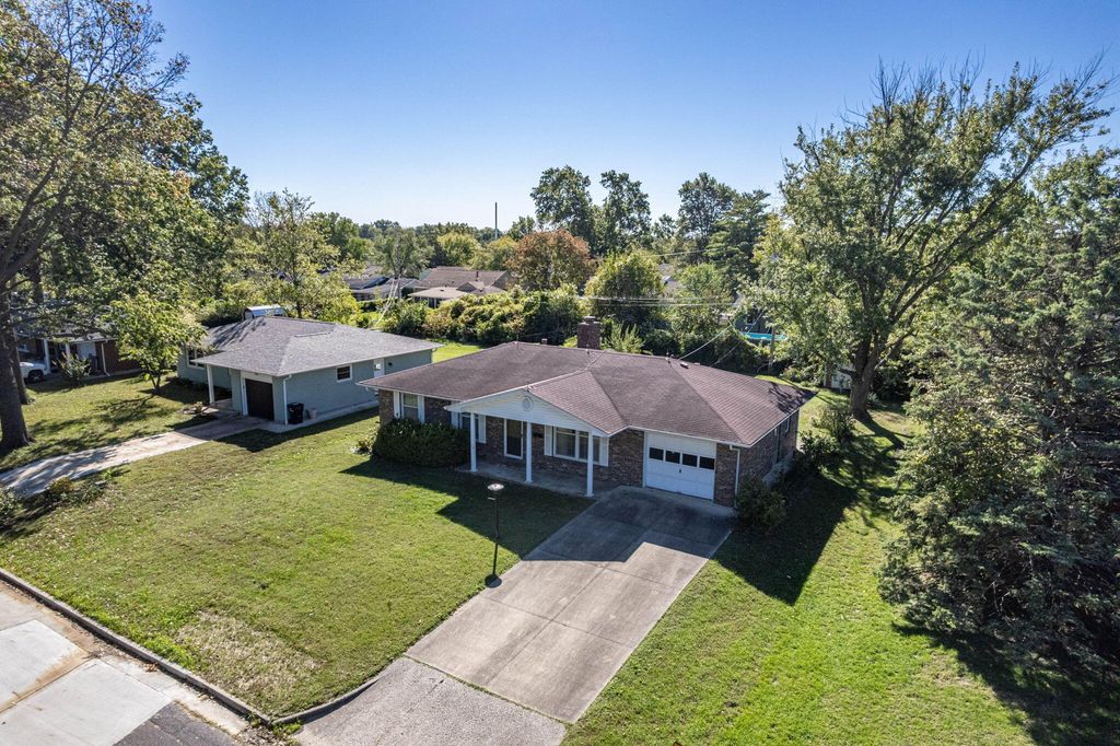 1208 LONDON DR, Columbia, MO 65203