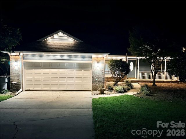 6836 Pin Oak Court, Charlotte, NC 28226
