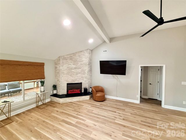 6836 Pin Oak Court, Charlotte, NC 28226