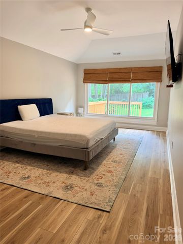 6836 Pin Oak Court, Charlotte, NC 28226