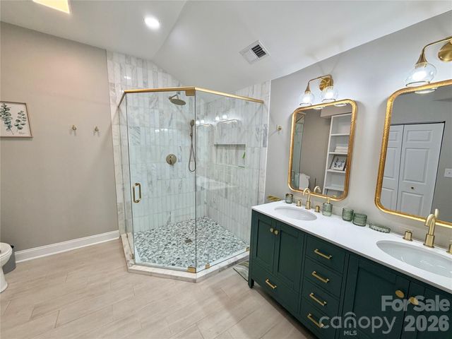 6836 Pin Oak Court, Charlotte, NC 28226