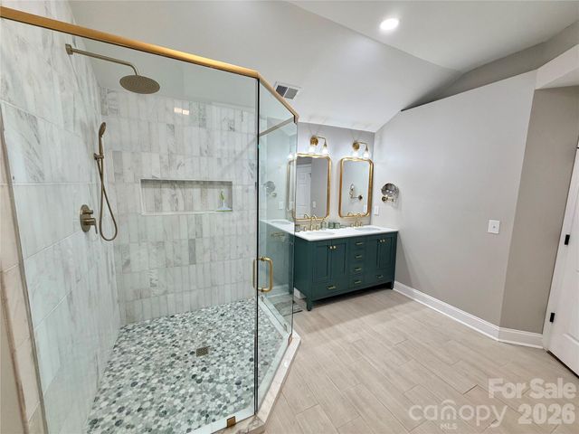 6836 Pin Oak Court, Charlotte, NC 28226
