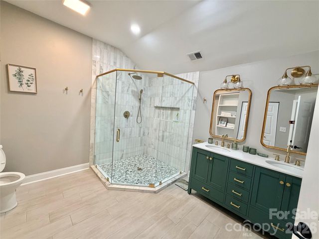 6836 Pin Oak Court, Charlotte, NC 28226