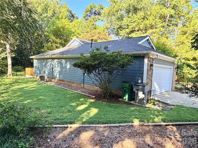 6836 Pin Oak Court, Charlotte, NC 28226