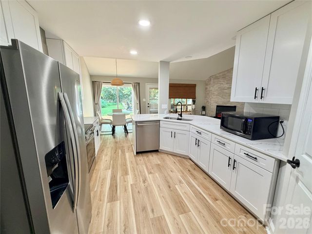 6836 Pin Oak Court, Charlotte, NC 28226