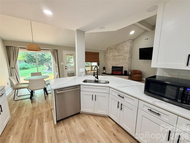 6836 Pin Oak Court, Charlotte, NC 28226