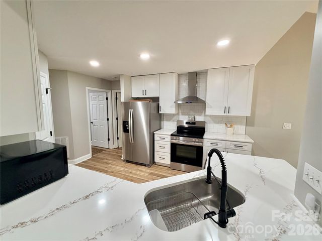 6836 Pin Oak Court, Charlotte, NC 28226