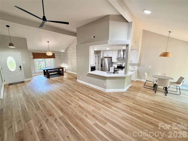6836 Pin Oak Court, Charlotte, NC 28226