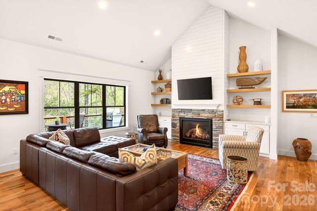 77 Village Pointe Lane, Asheville, NC 28803