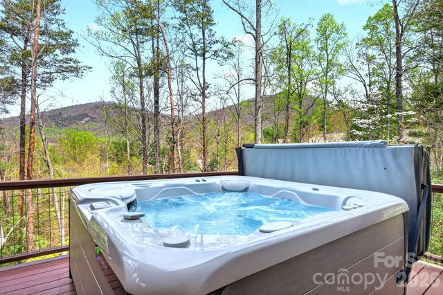 77 Village Pointe Lane, Asheville, NC 28803