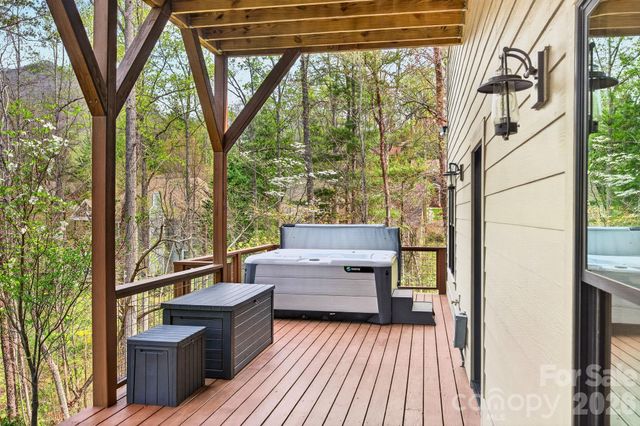 77 Village Pointe Lane, Asheville, NC 28803
