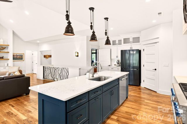 77 Village Pointe Lane, Asheville, NC 28803