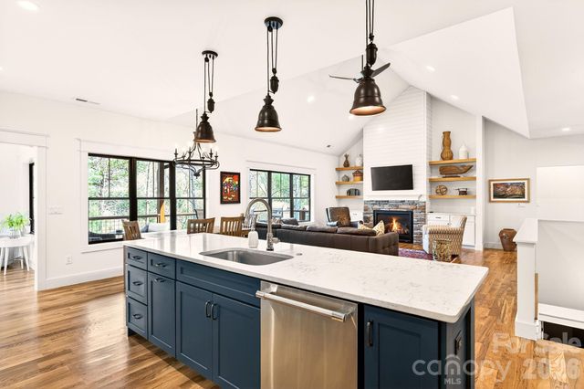 77 Village Pointe Lane, Asheville, NC 28803