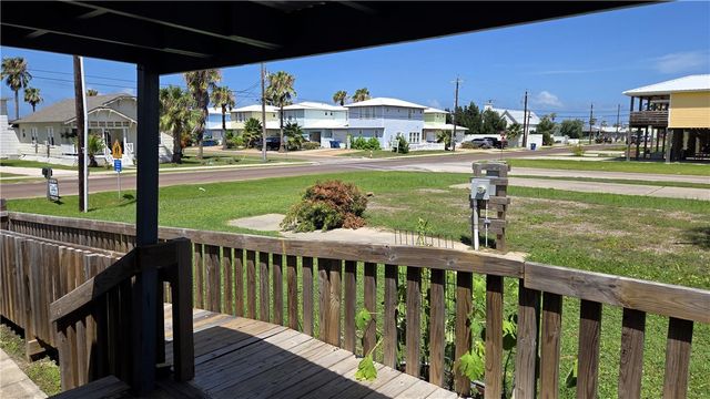 218 E Avenue C, Port Aransas, TX 78373