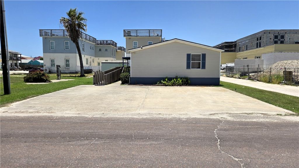 218 E Avenue C, Port Aransas, TX 78373 — photo 3
