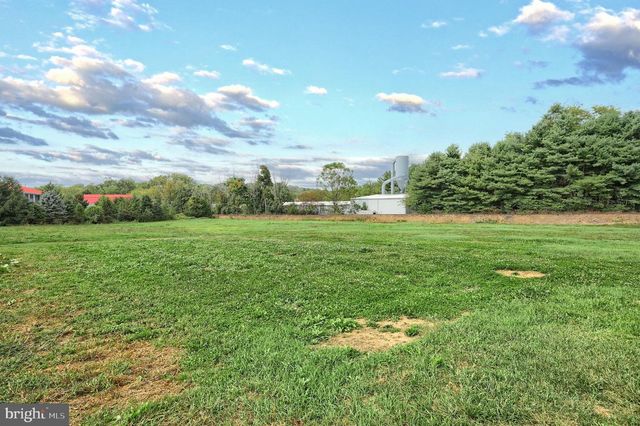 310 N CONSTITUTION AVE, New Freedom, PA 17349