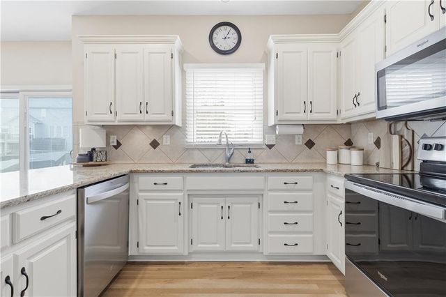 5324 W 160 Street, Overland Park, KS 66085