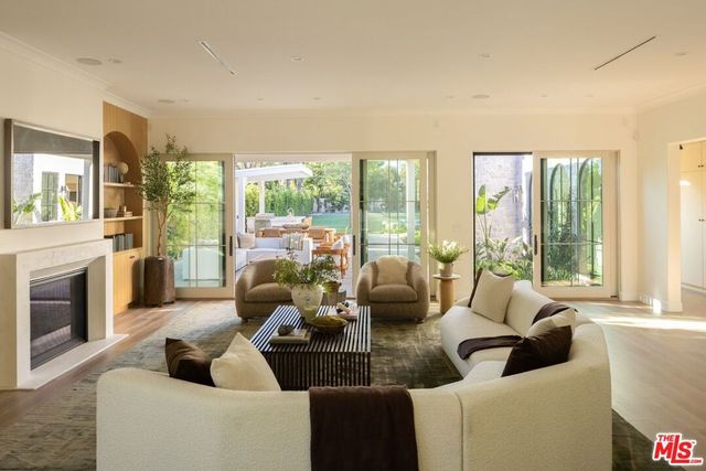 23236 Hatteras Street, Woodland Hills, CA 91367