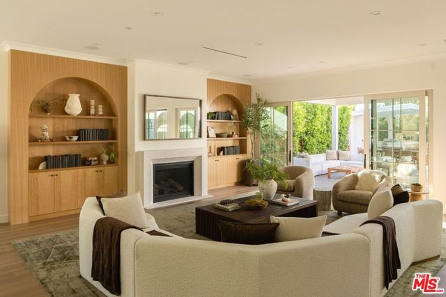 23236 Hatteras Street, Woodland Hills, CA 91367