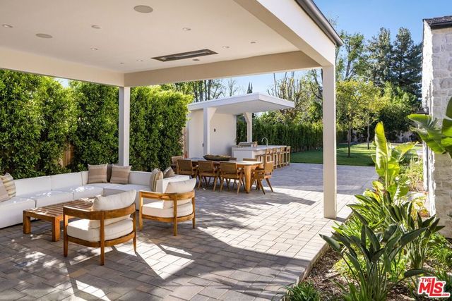 23236 Hatteras Street, Woodland Hills, CA 91367