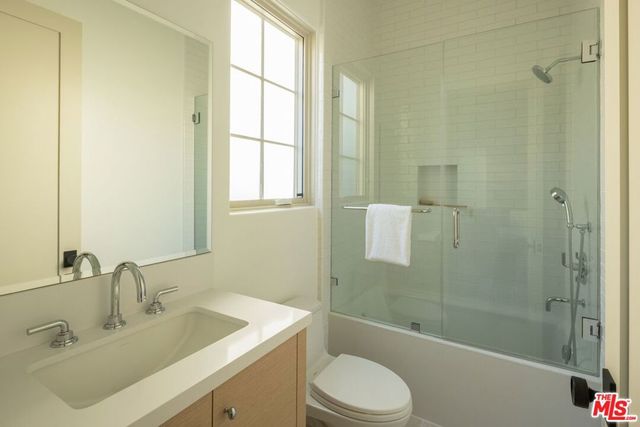 23236 Hatteras Street, Woodland Hills, CA 91367