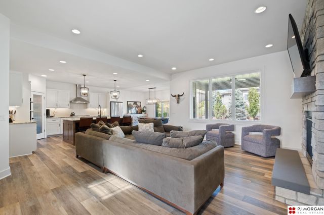 21034 X Street, Omaha, NE 68022