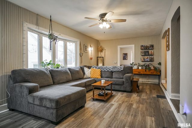 1011 Saint Julian Street, Pekin, IL 61554