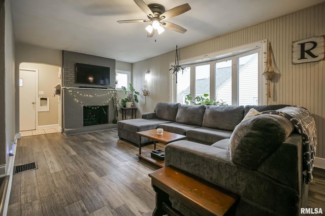 1011 Saint Julian Street, Pekin, IL 61554