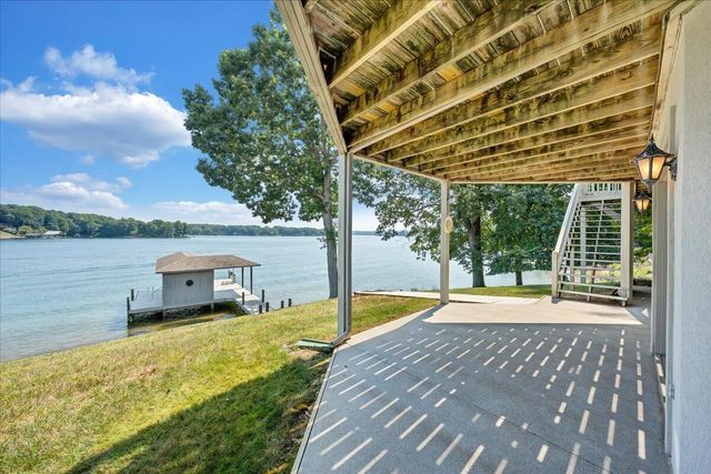 104 Lookout Pointe DR, Moneta, VA 24121