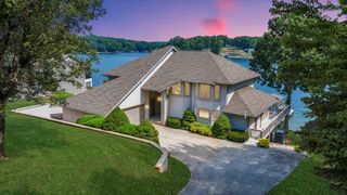 104 Lookout Pointe DR, Moneta, VA 24121