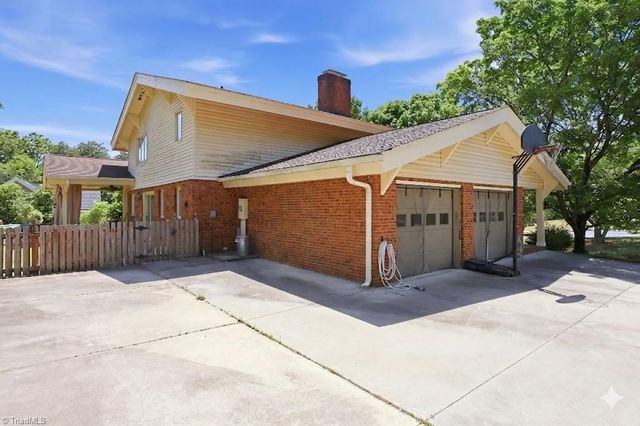 1108 Gatehouse Road, High Point, NC 28262